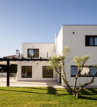 Shutterstock 2472334943